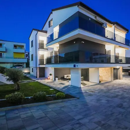 Gorgeous In With Wifi זאדאר