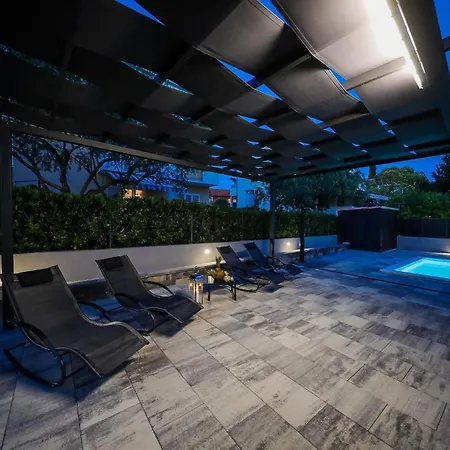 Stunning In Appartement Zadar