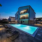 Gorgeous In With Wifi Apartman