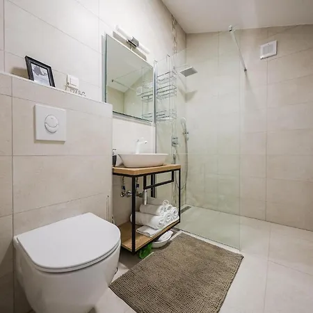 Gorgeous In With Wifi Apartment