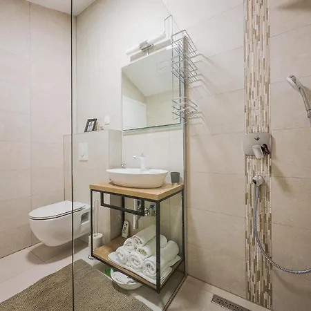 Gorgeous In With Wifi Apartamento Zadar